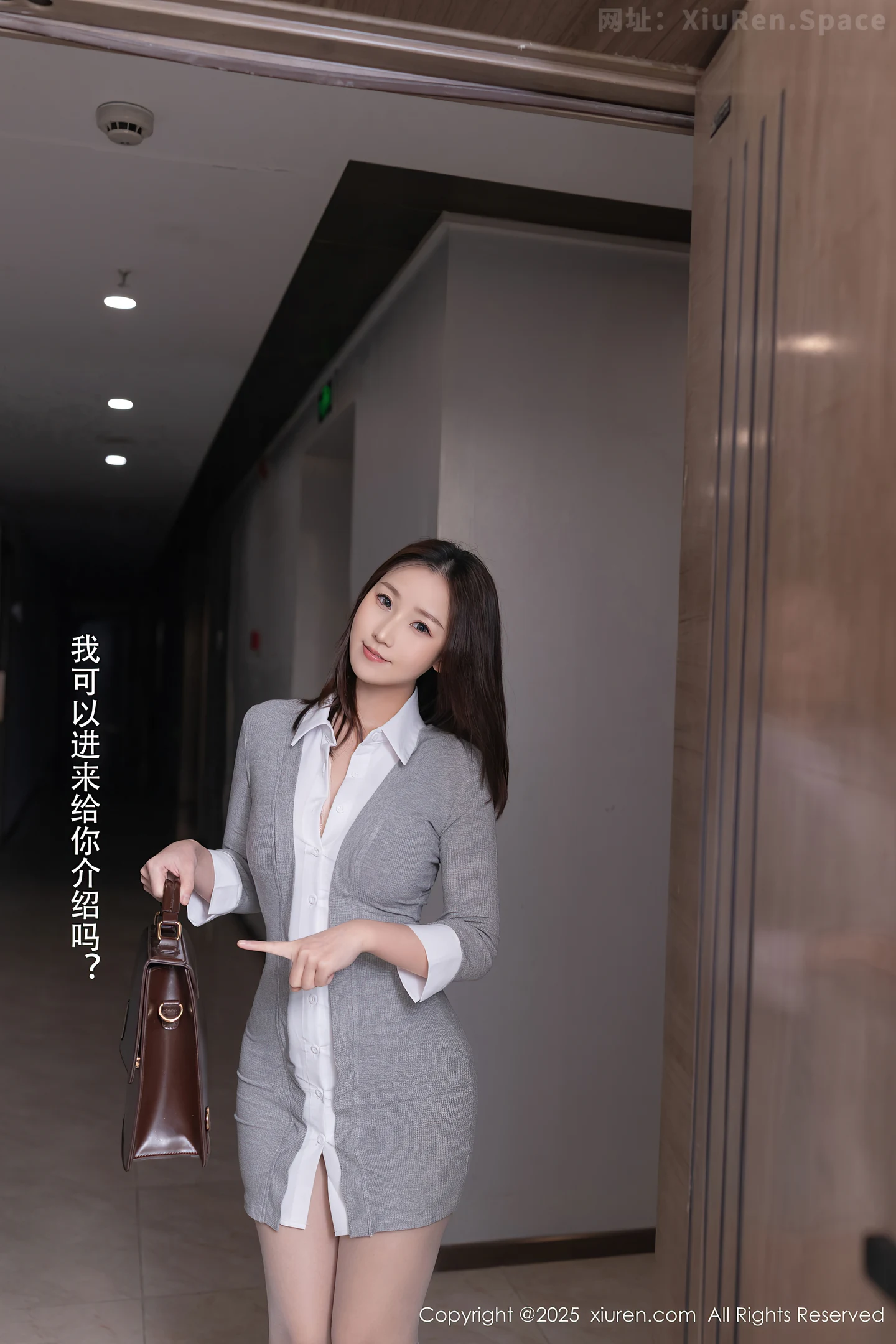 图片[5]-[XiuRen秀人网] VOL.10105 模特杏子Yada性感灰色短裙露肉色内衣配原色丝袜秀美腿诱惑写真70P-秀人网官方网站